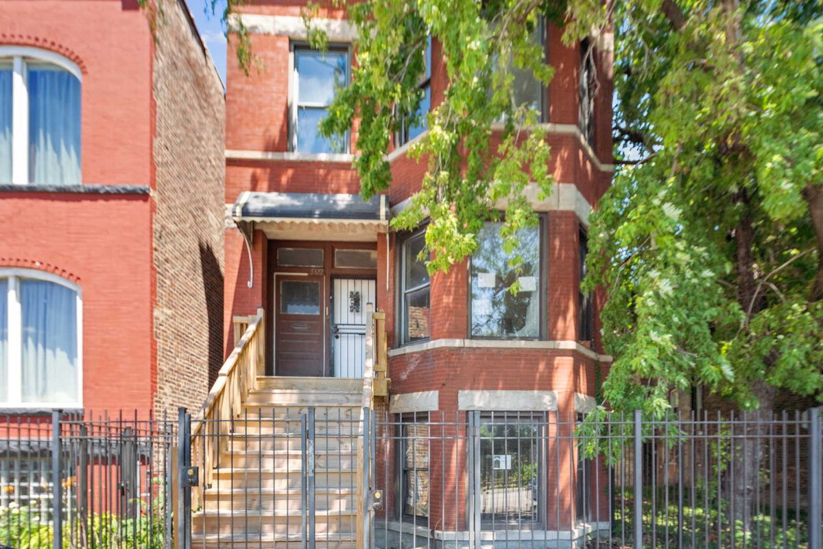 3322 Congress Parkway, Chicago, IL 60624