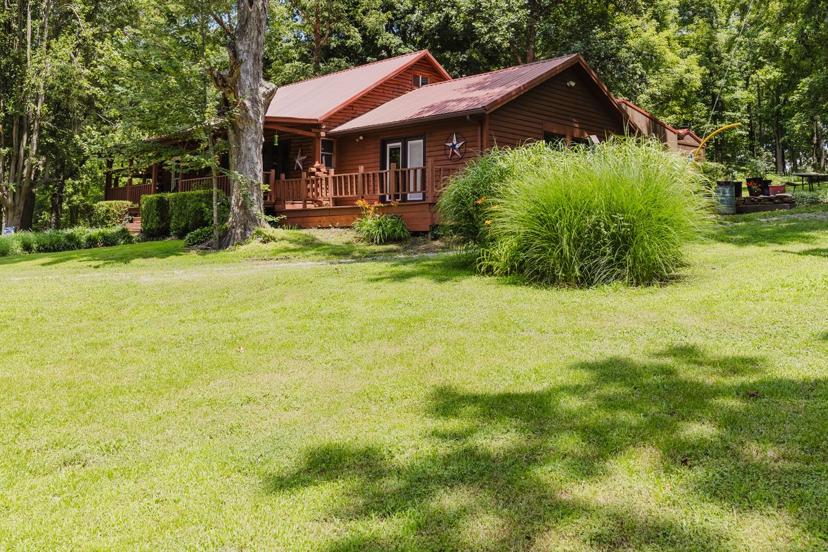 690 Ganntown Lane, Grantsburg, IL 62943