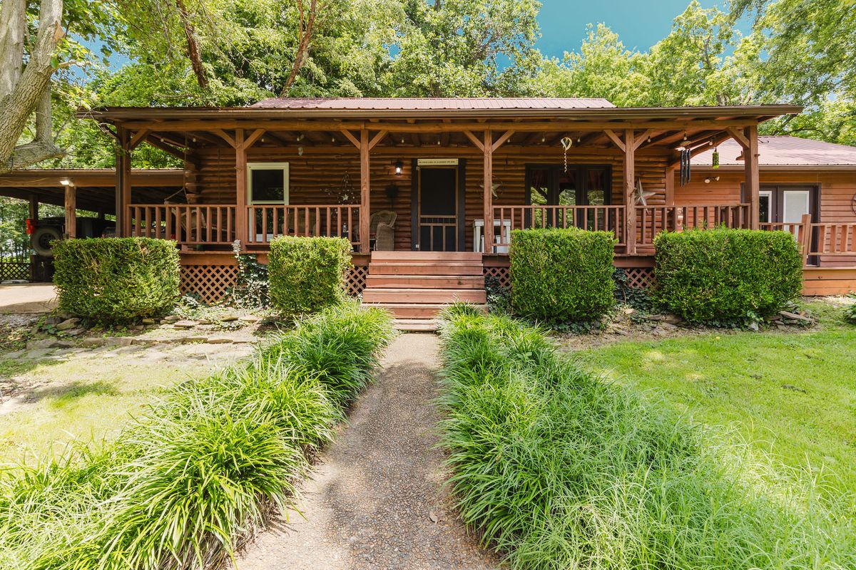 690 Ganntown Lane, Grantsburg, IL 62943