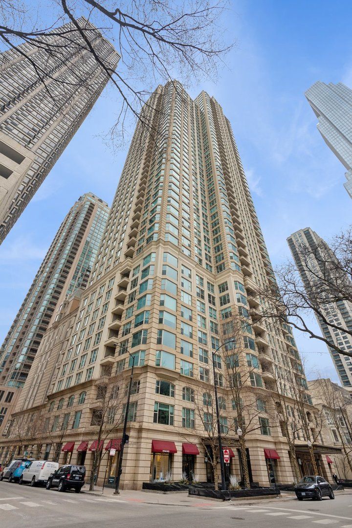 25 E Superior Street #3903 — Chicago, IL 60611