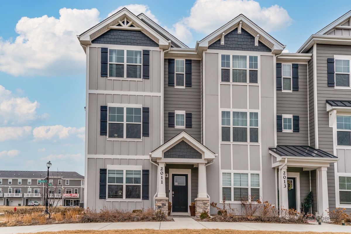 2011 Sequoia Avenue, Mundelein, IL 60060