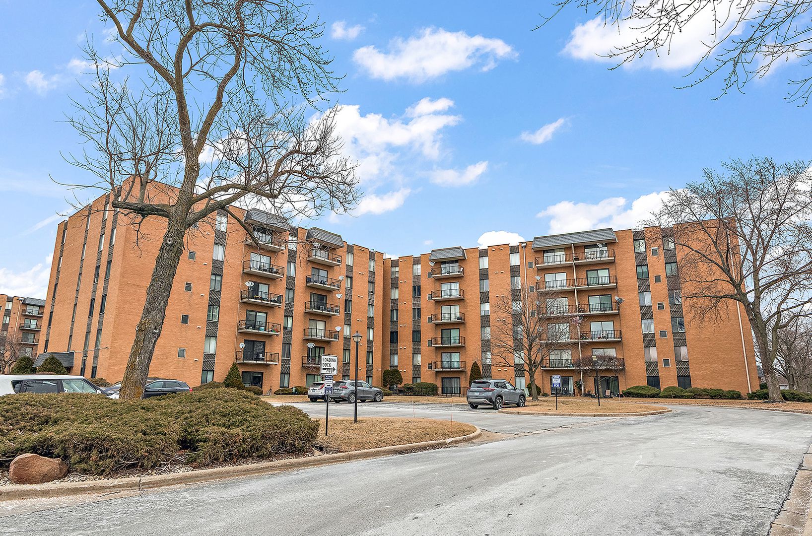 700 N Bruce Lane #108 — Glenwood, IL 60425