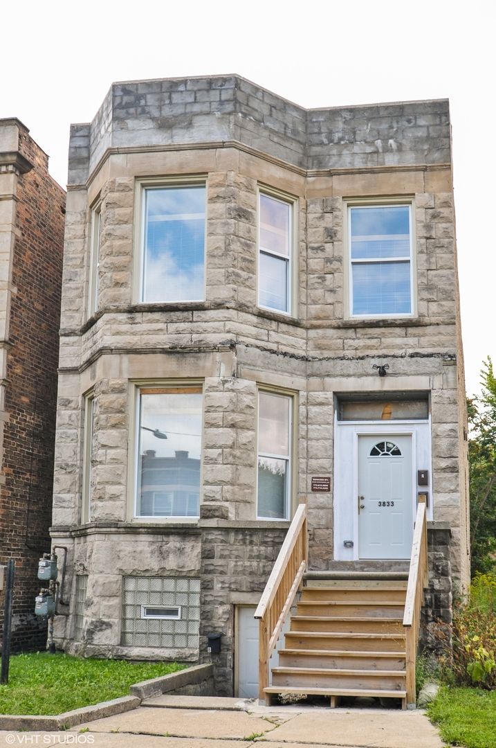 3833 W Arthington Street — Chicago, IL 60624
