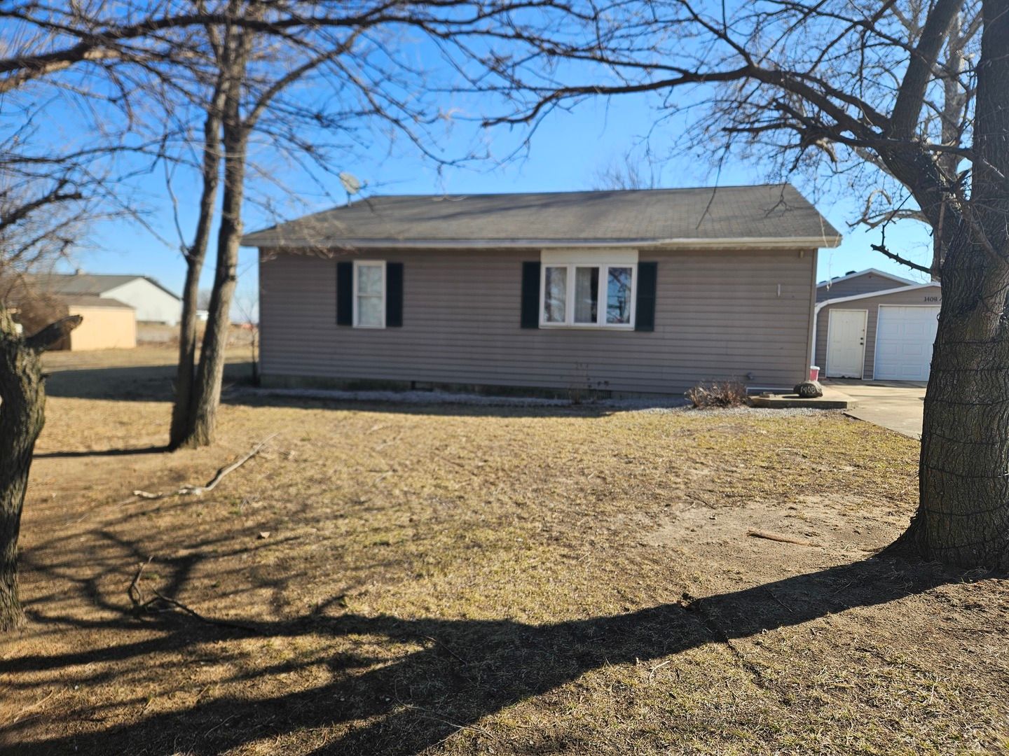1408 N State RTE 1-17 — Momence, IL 60954