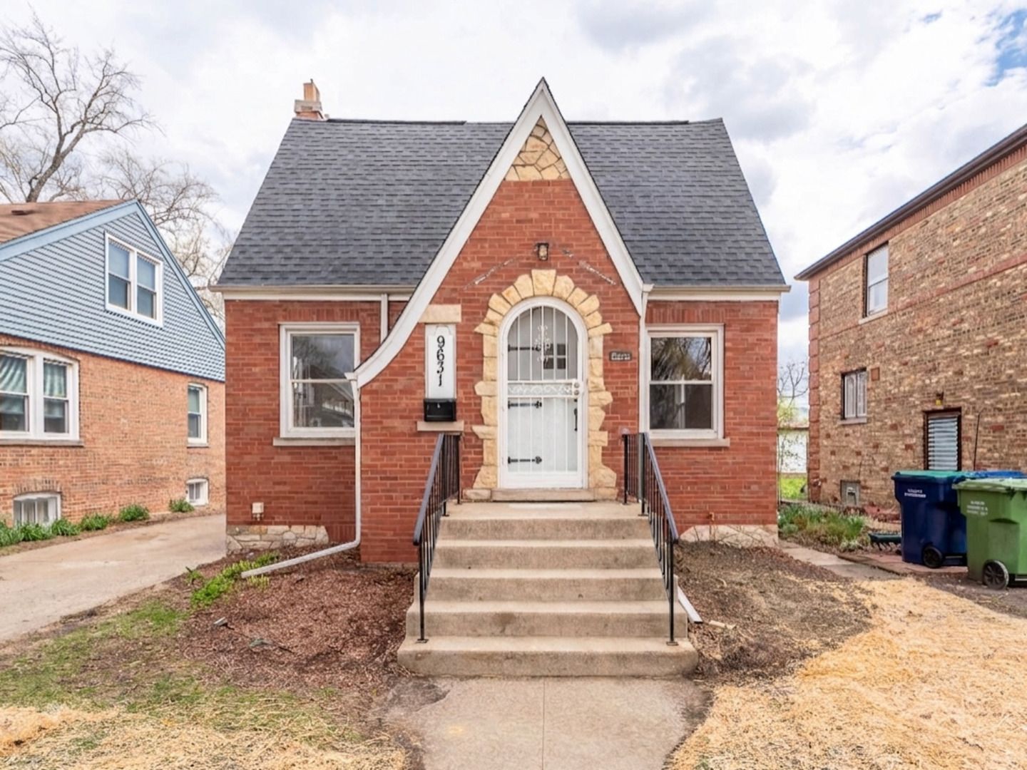 9631 S Francisco Avenue — Evergreen Park, IL 60805