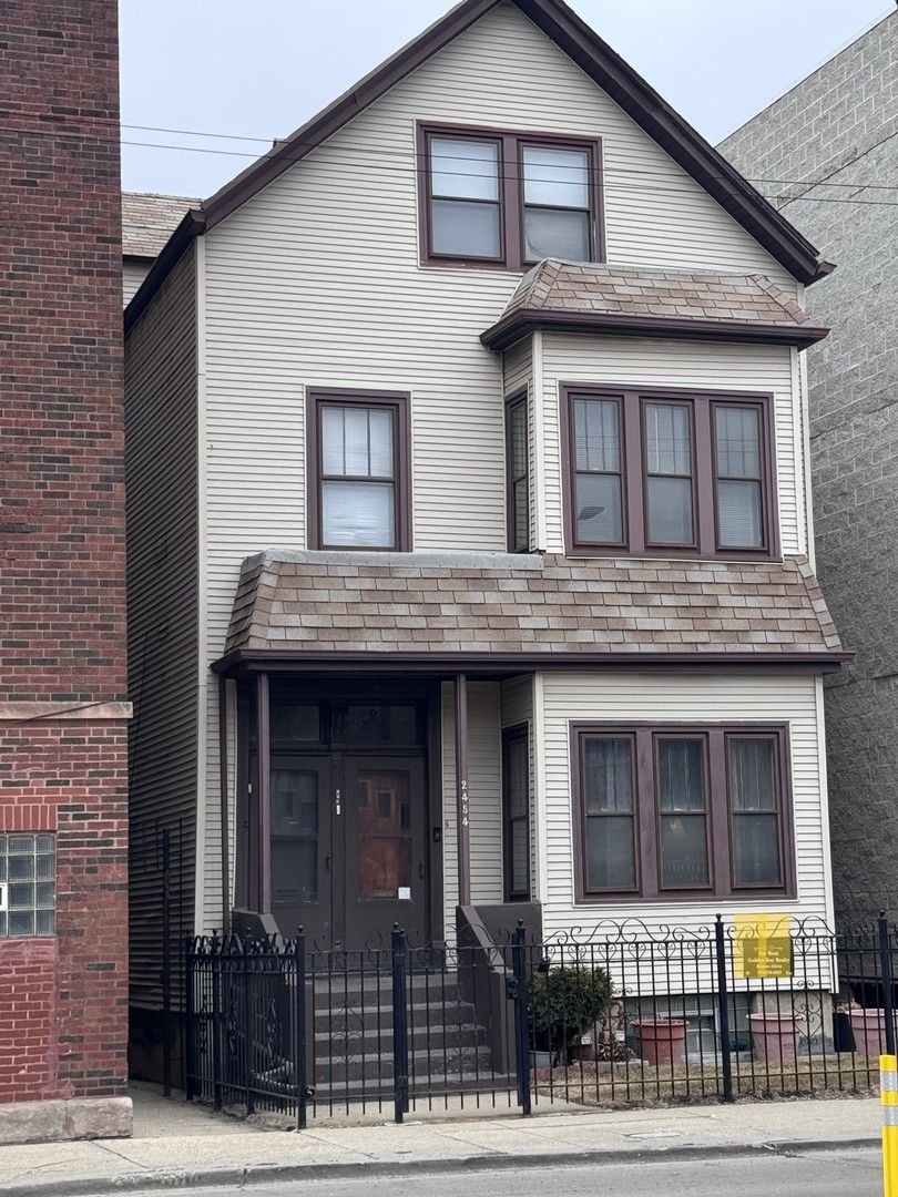 2454 W DIVERSEY Avenue #2 — Chicago, IL 60647