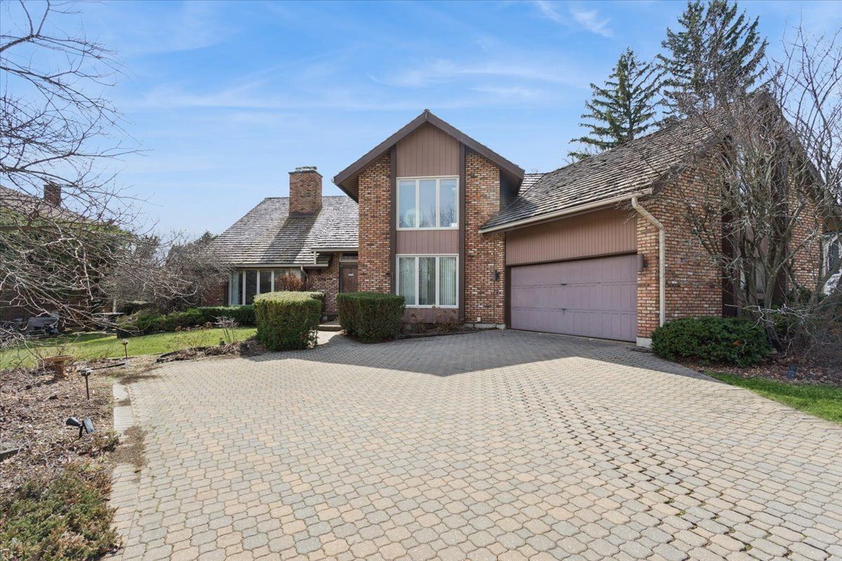 2715 35th Street — Oak Brook, IL 60523