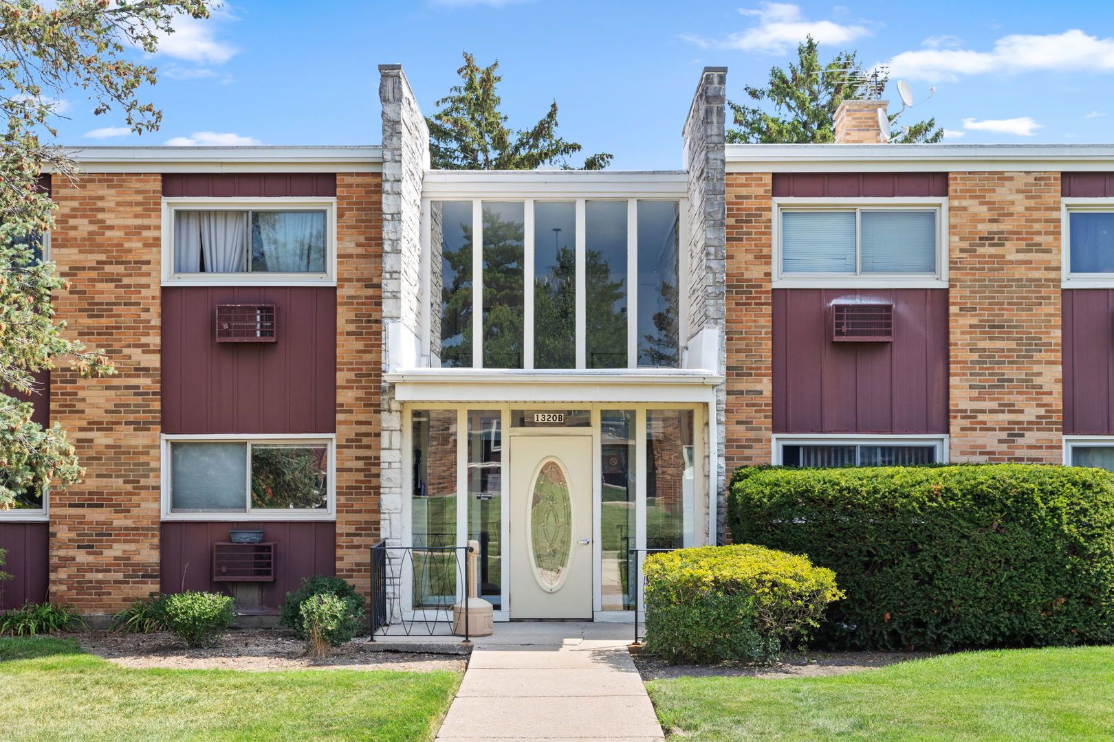 1320B Lore Lane #110 — Lombard, IL 60148