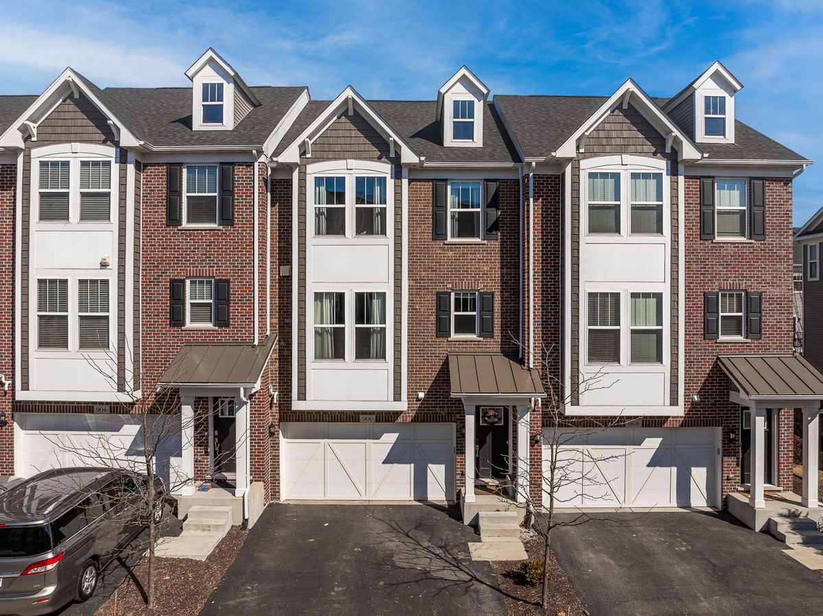 906 Coletta Circle, Naperville, IL 60563