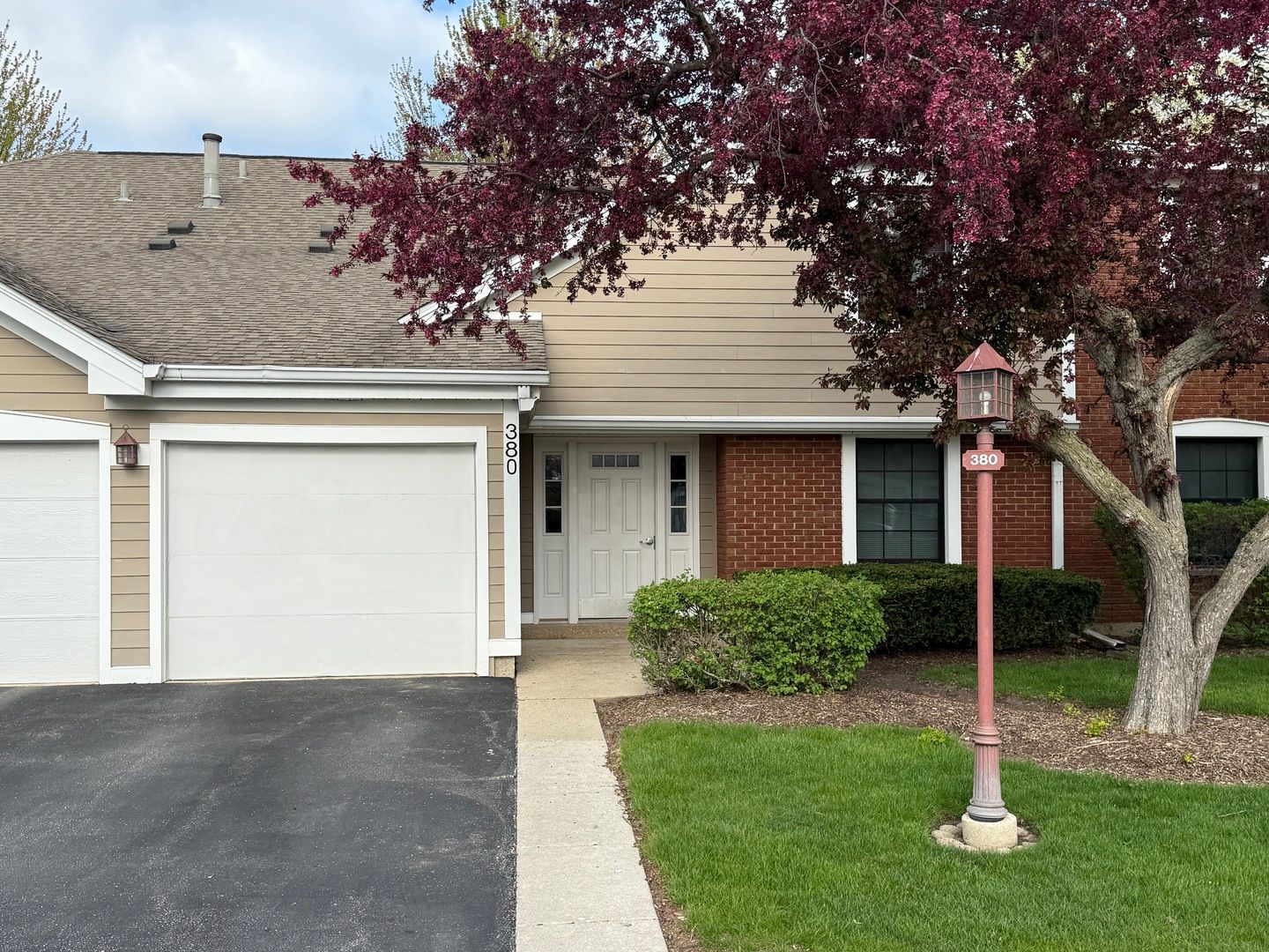380 HEATHER Court #B2 — Schaumburg, IL 60193