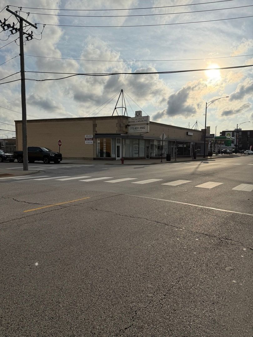7133-7143 W Higgins Avenue — Chicago, IL 60656