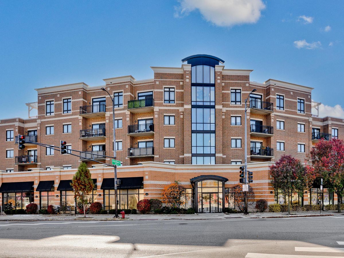 2633 Bryn Mawr Avenue, Chicago, IL 60659