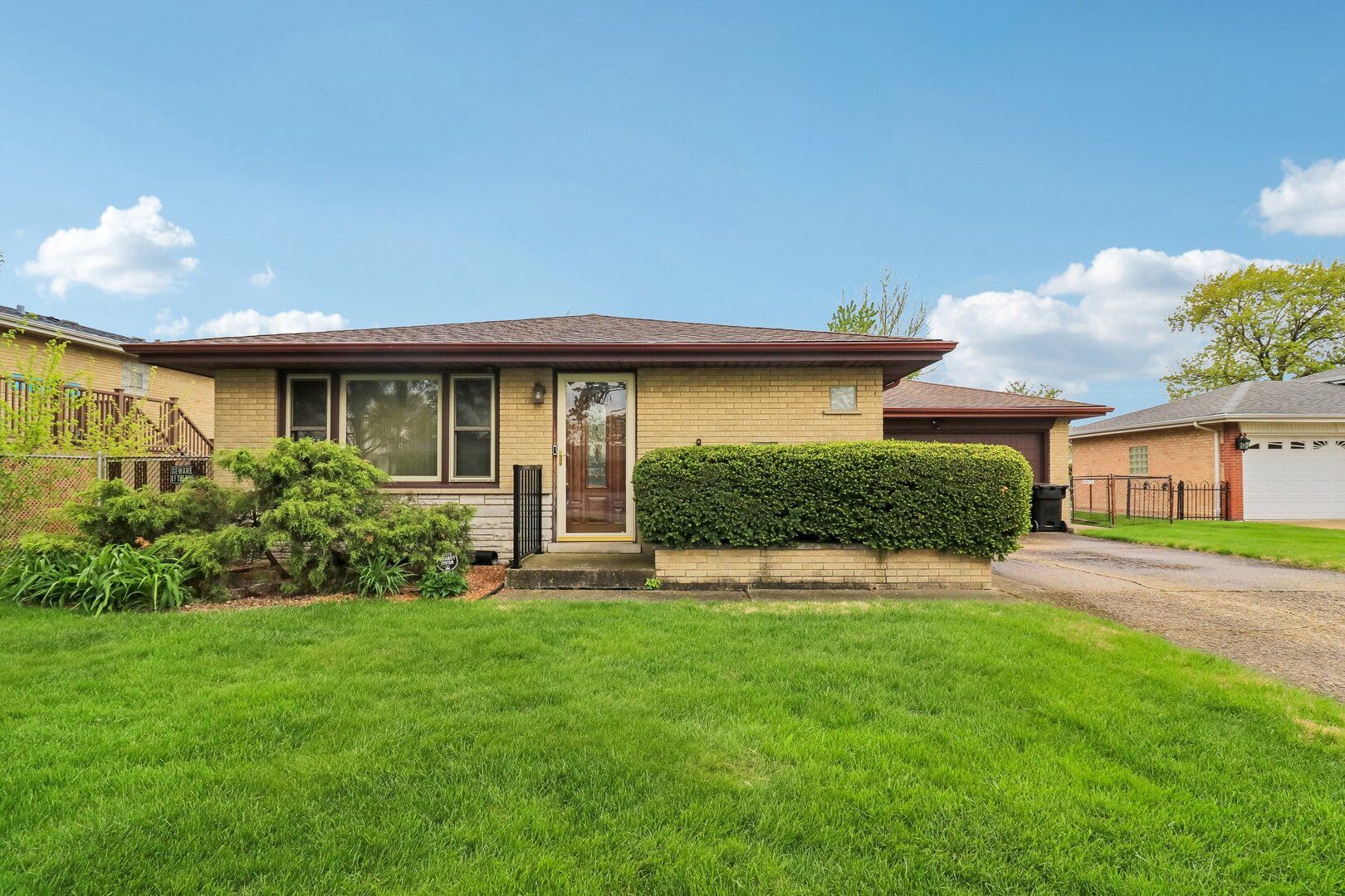 8136 Odell Avenue — Bridgeview, IL 60455