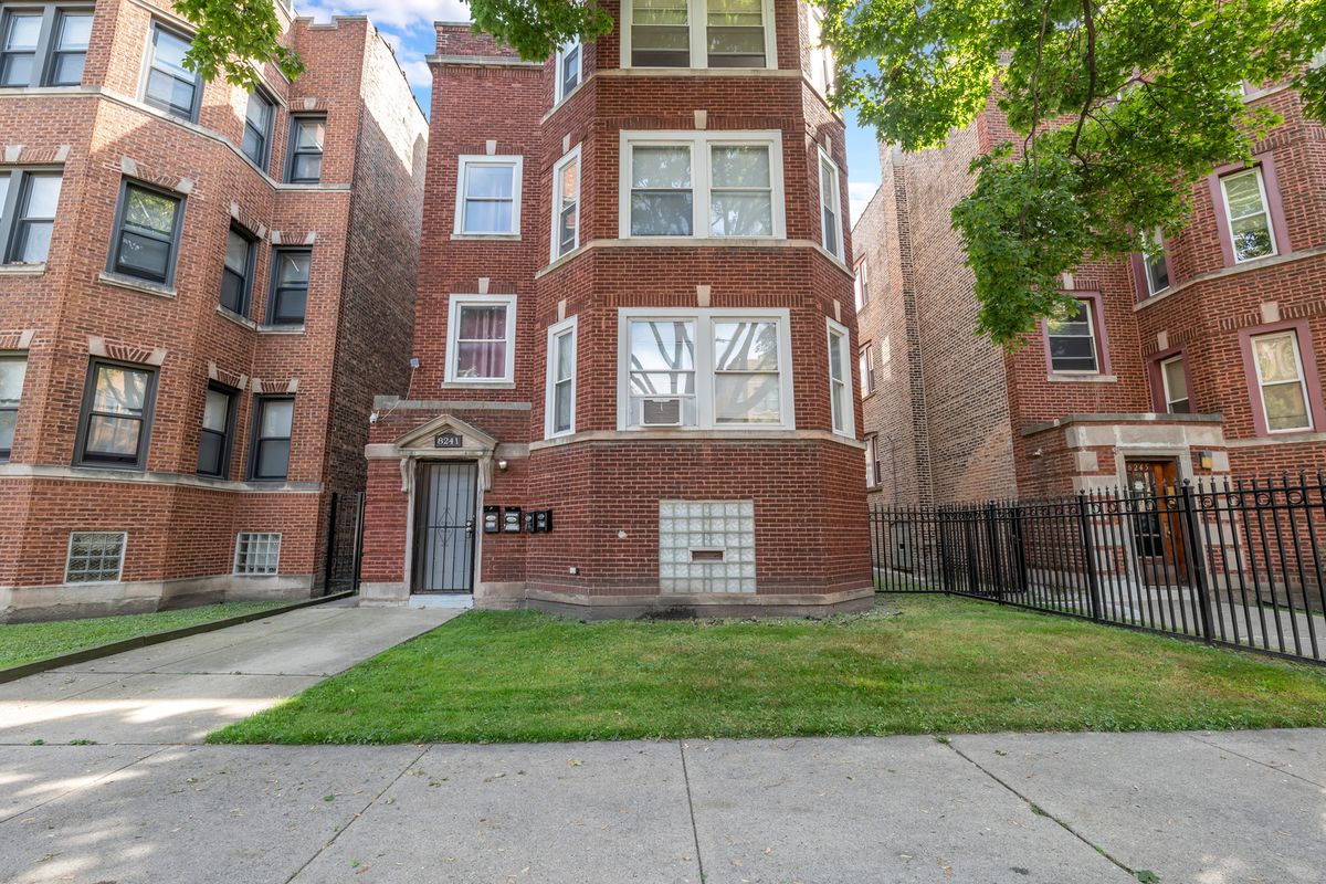 8241 Maryland Avenue, Chicago, IL 60619