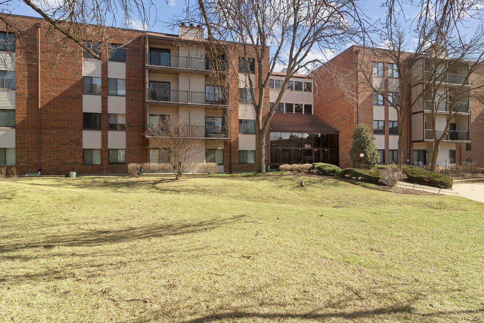 3030 Pheasant Creek Drive #405 — Northbrook, IL 60062