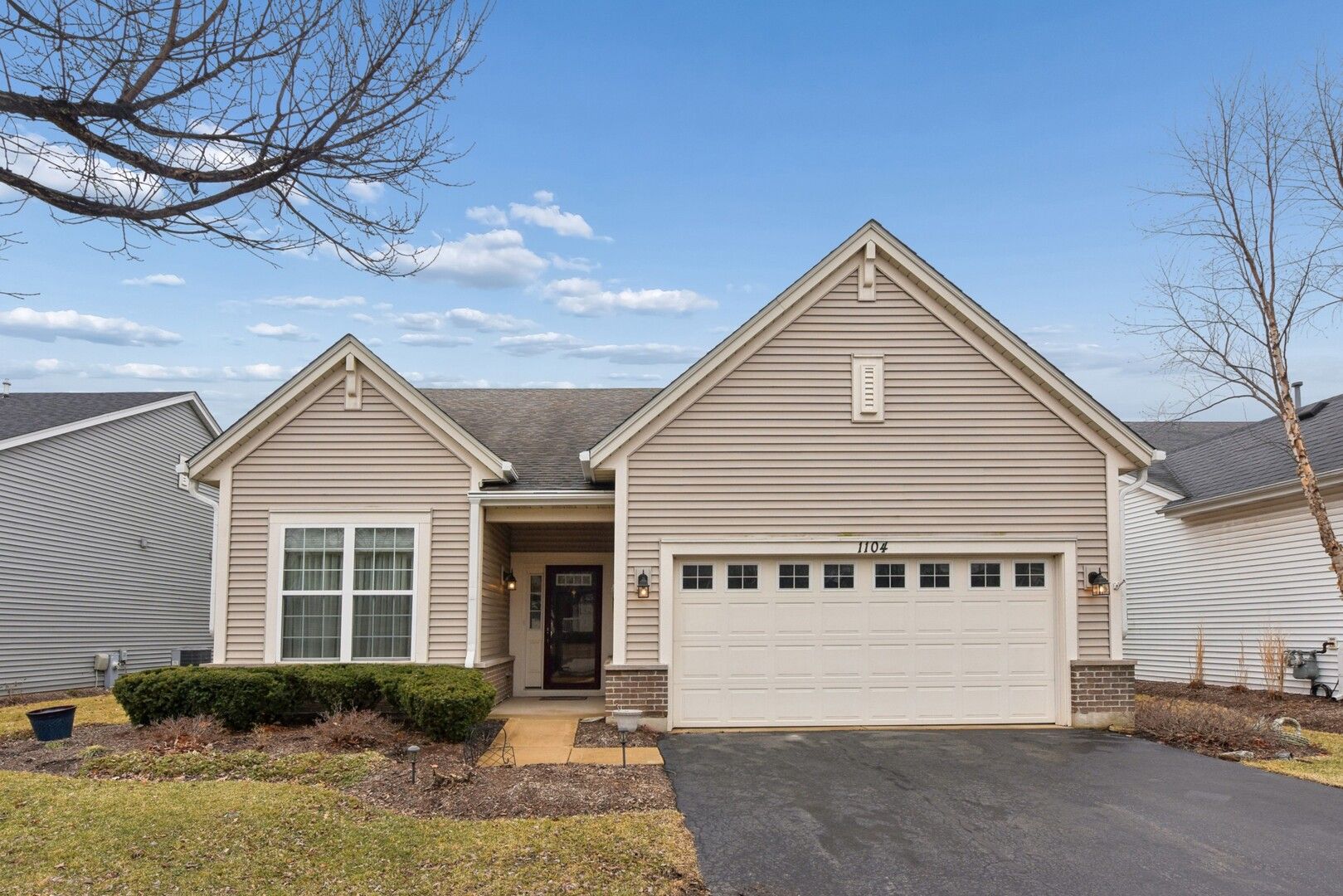 1104 Heathrow Lane — Aurora, IL 60502