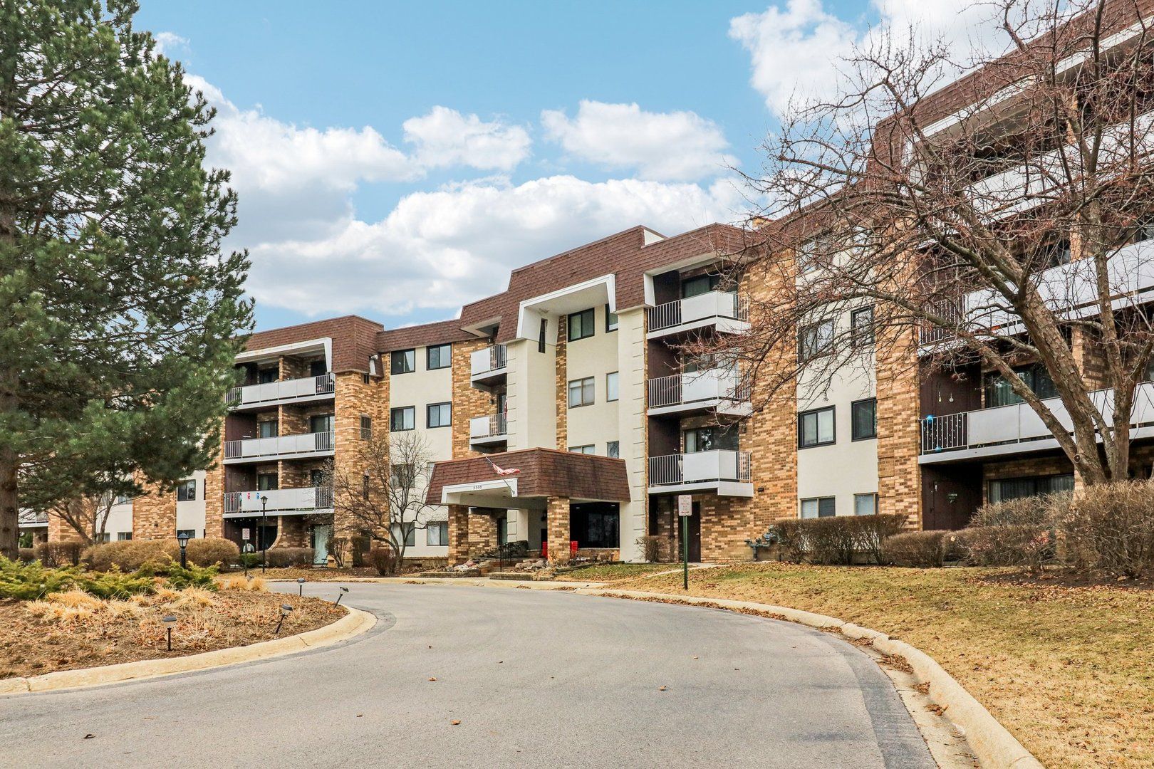 3300 N Carriageway Drive #309 — Arlington Heights, IL 60004