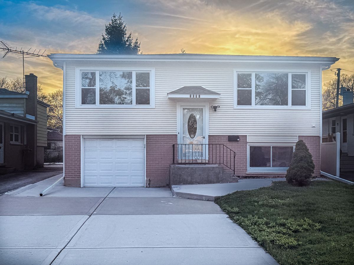 1338 Dunton Avenue, Arlington Heights, IL 60005