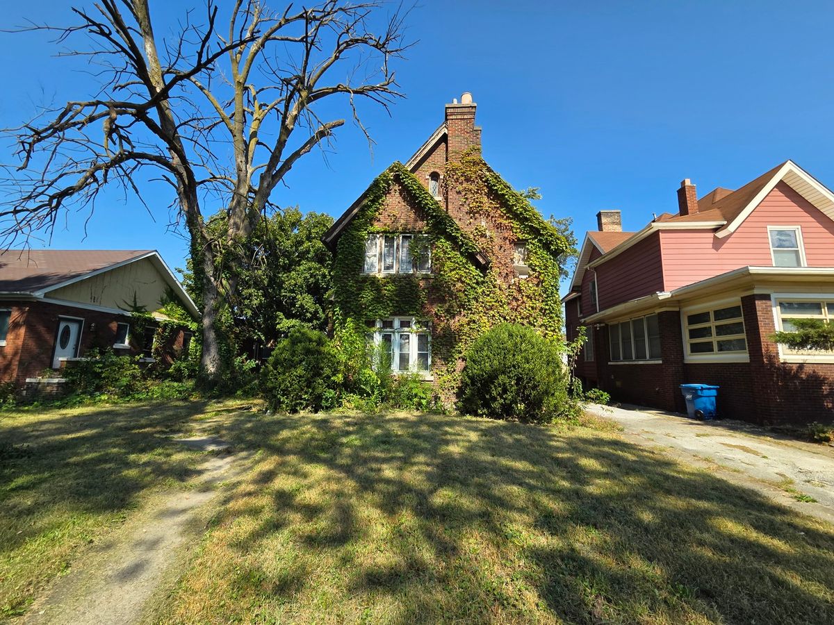 61 155th Street, Harvey, IL 60426