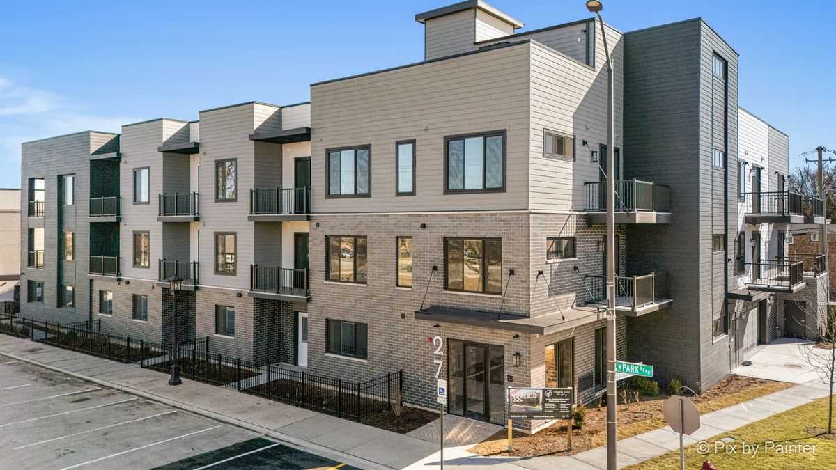 27 Park Boulevard, Villa Park, IL 60181