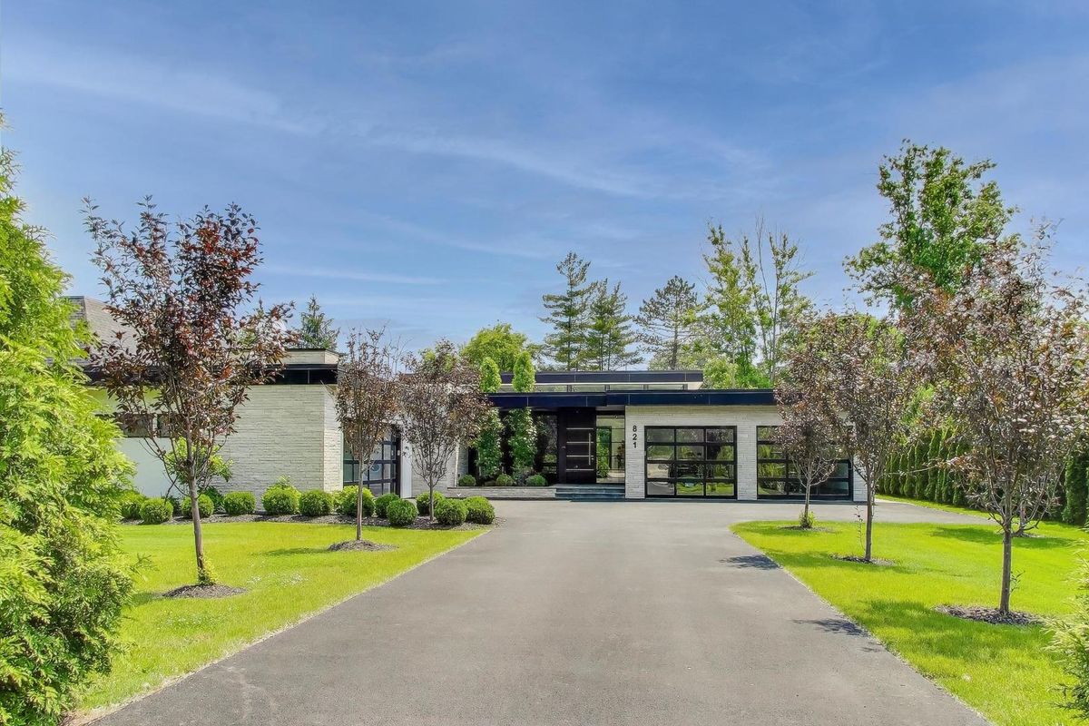 821 Harms Road, Glenview, IL 60025