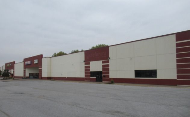 1010 E KIMBERLY Road #C — Davenport, IA 52807