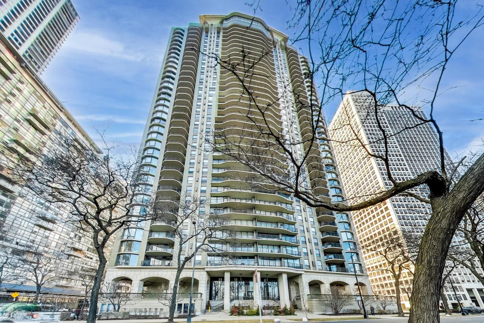 1040 N Lake Shore Drive #7B — Chicago, IL 60611