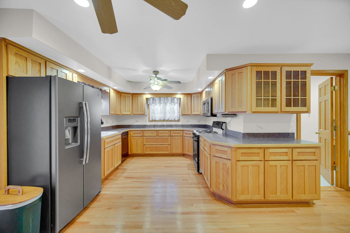 2606 W Walter Zimny Drive, Posen, IL 60469