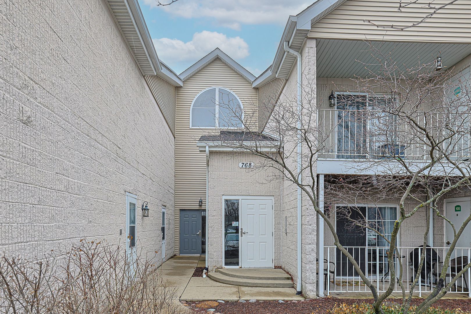 768 N Gary Avenue #103 — Carol Stream, IL 60188