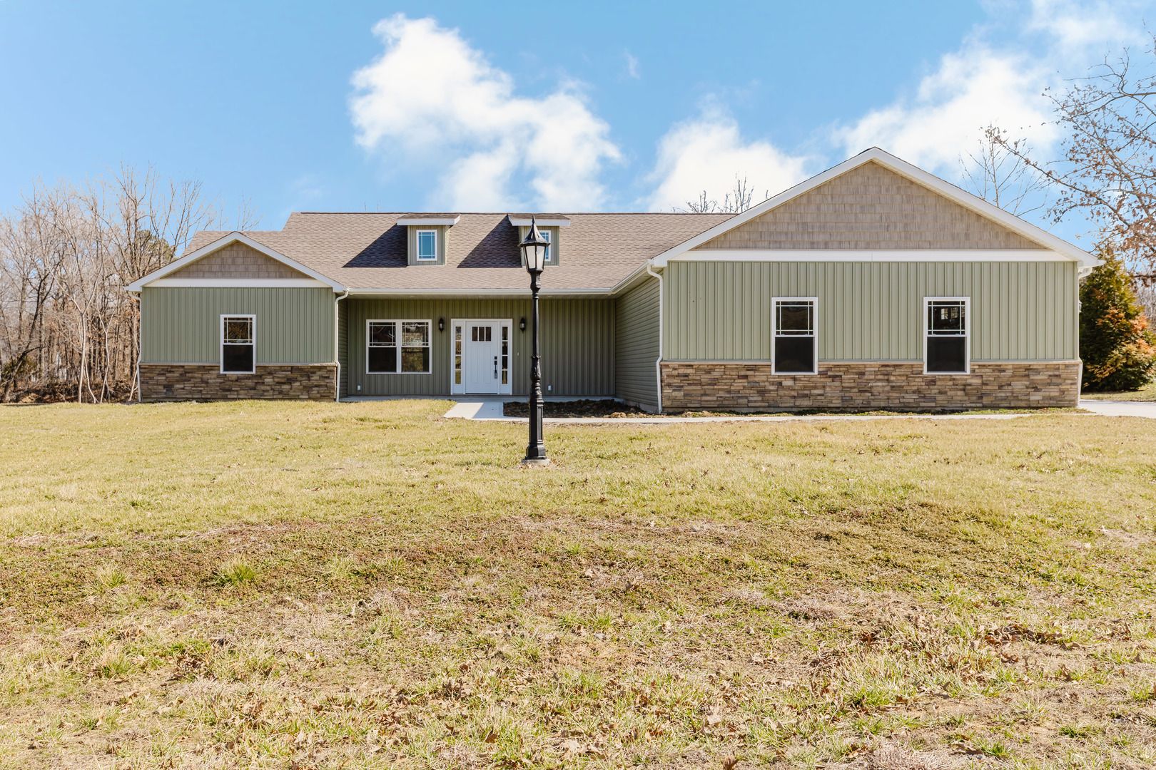 704 Jonathan Lane — Carterville, IL 62918