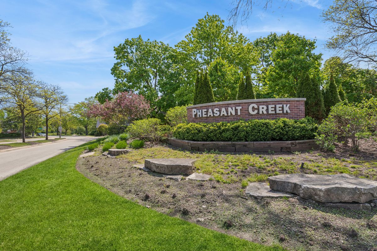 925 Spring Hill Drive #102, Northbrook, IL 60062