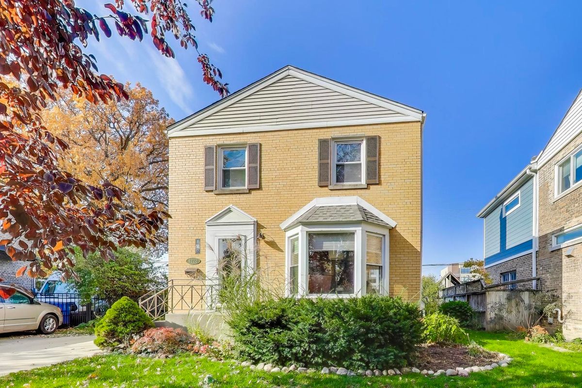 4222 Claremont Avenue, Chicago, IL 60618