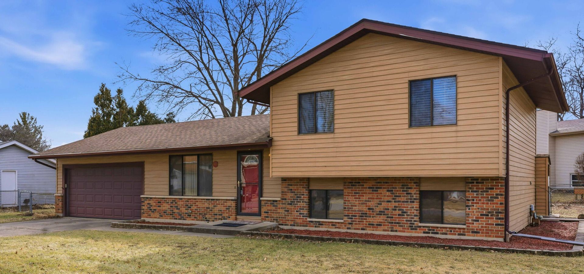 409 KENSINGTON Drive — McHenry, IL 60050