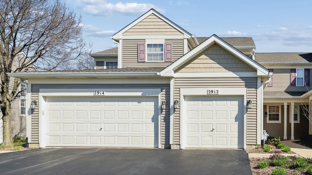 2912 White Thorn Circle, Naperville, IL 60564