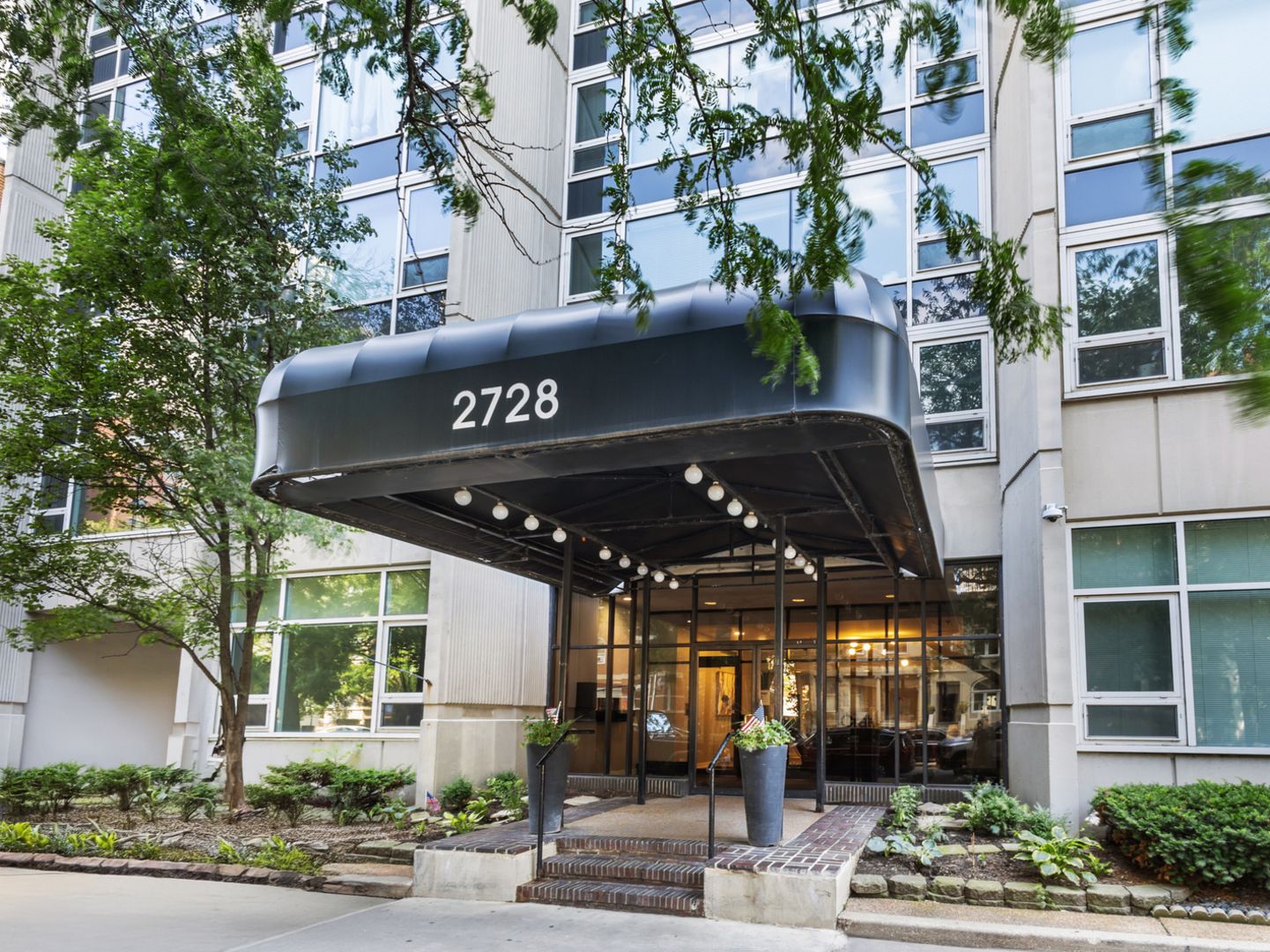 2728 HAMPDEN Court — Chicago, IL 60614