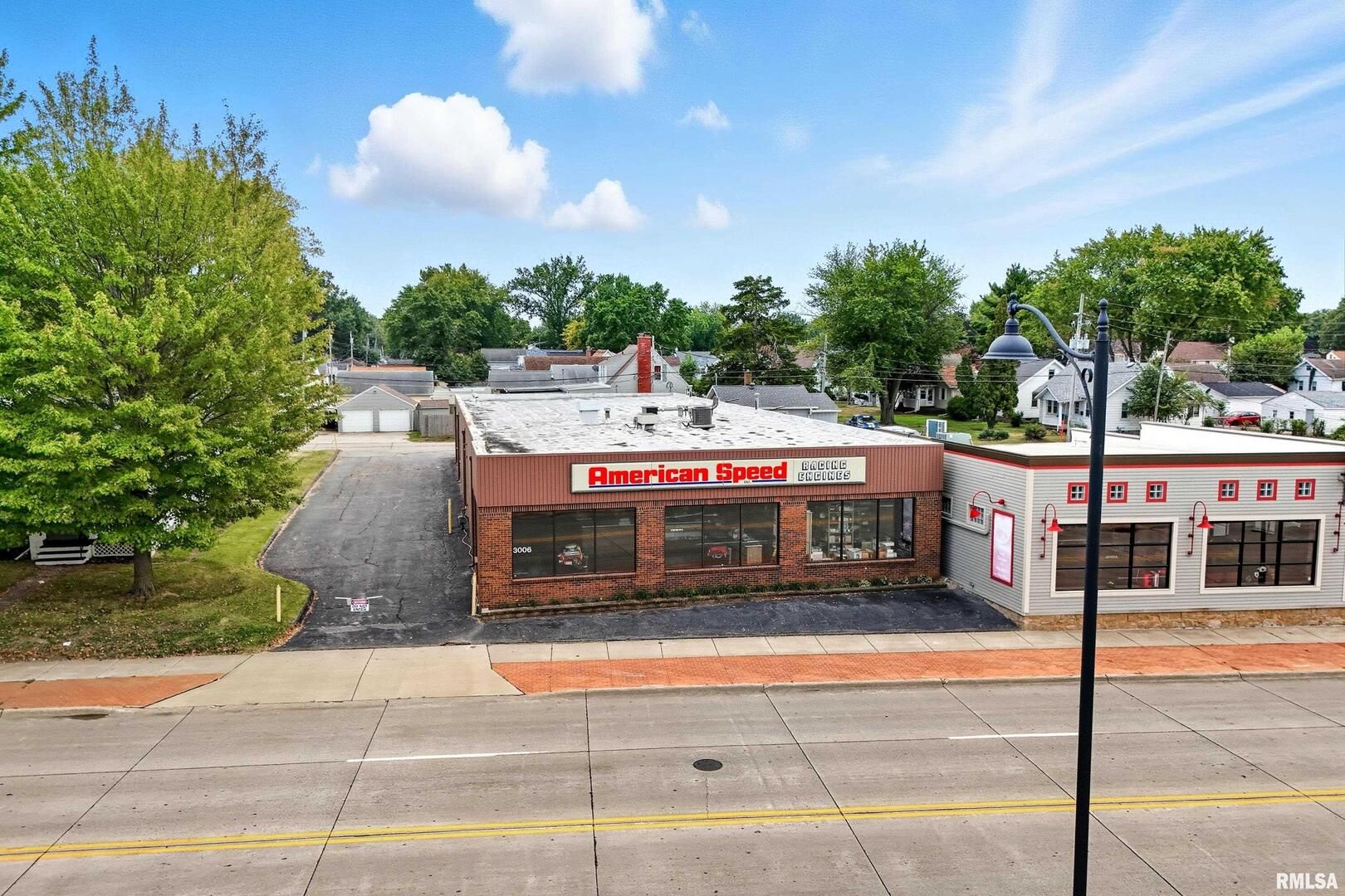 3006 AVENUE OF THE CITIES — Moline, IL 61265