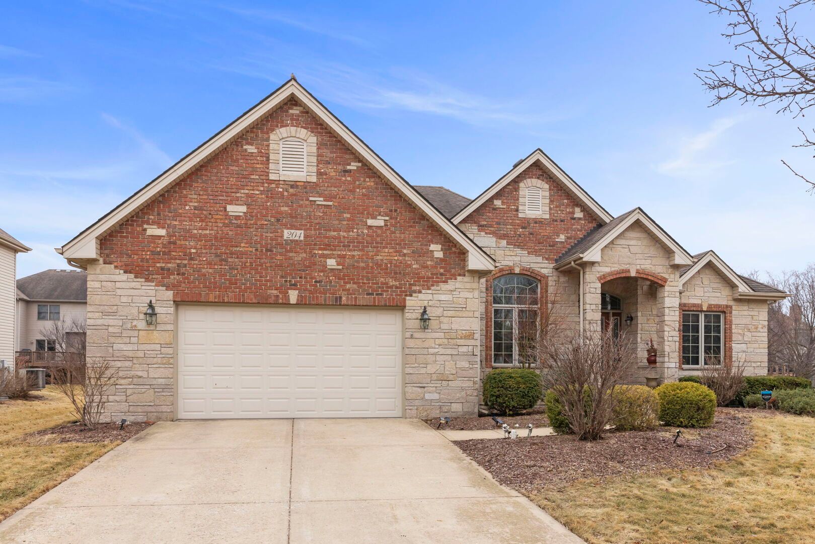 204 Amherst Circle — Oswego, IL 60543