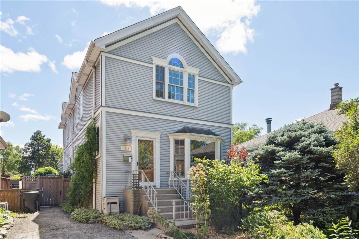 5255 Ardmore Avenue, Chicago, IL 60646