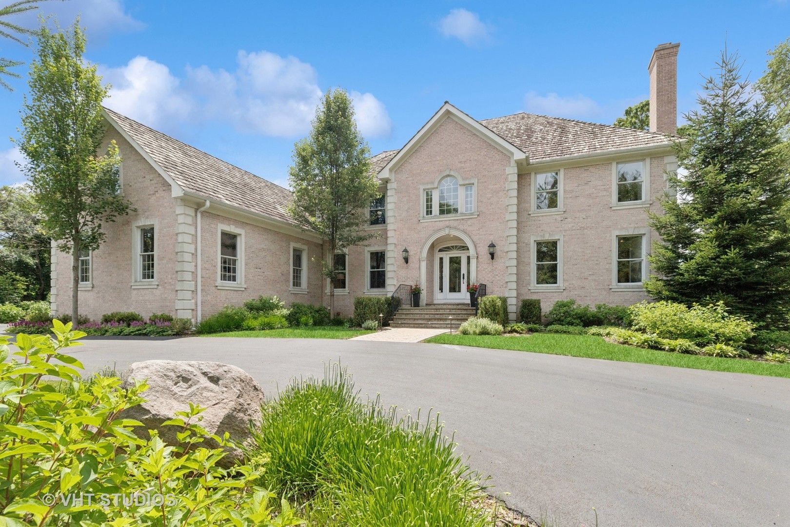 301 Belle Foret Drive — Lake Bluff, IL 60044