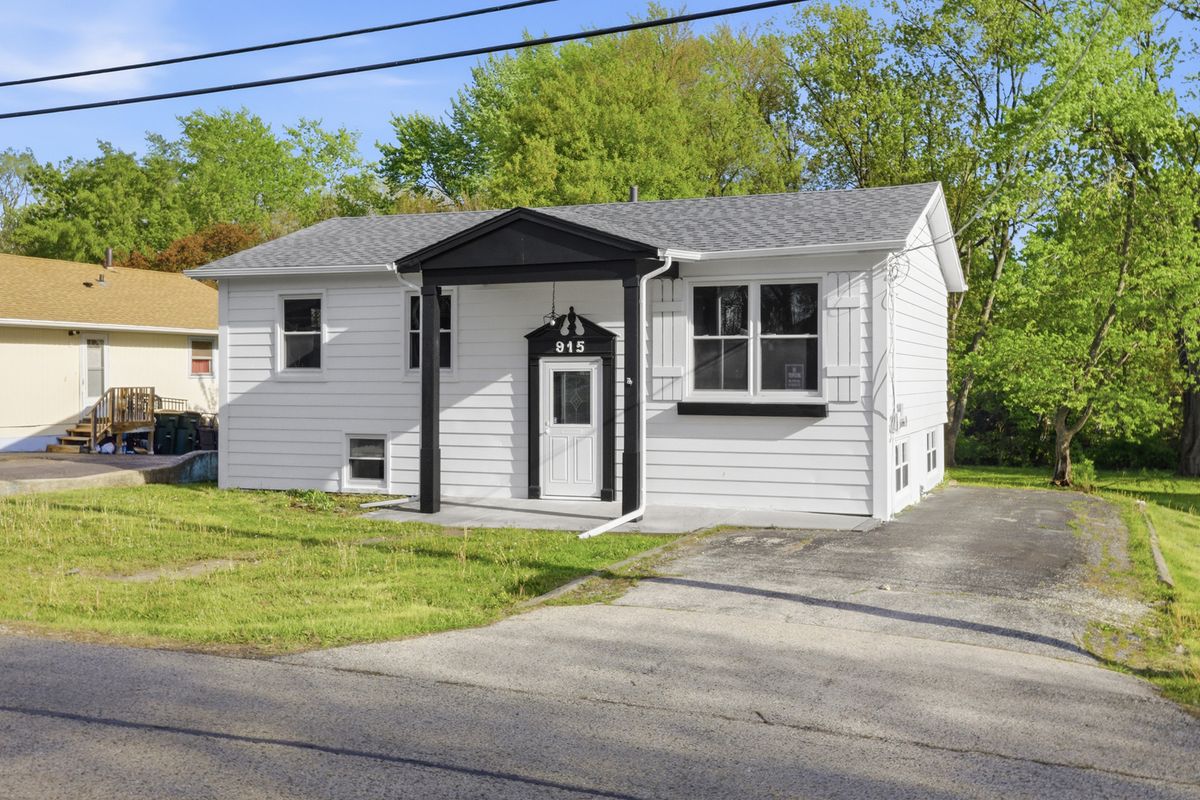 915 Mayfield Drive, Round Lake Beach, IL 60073