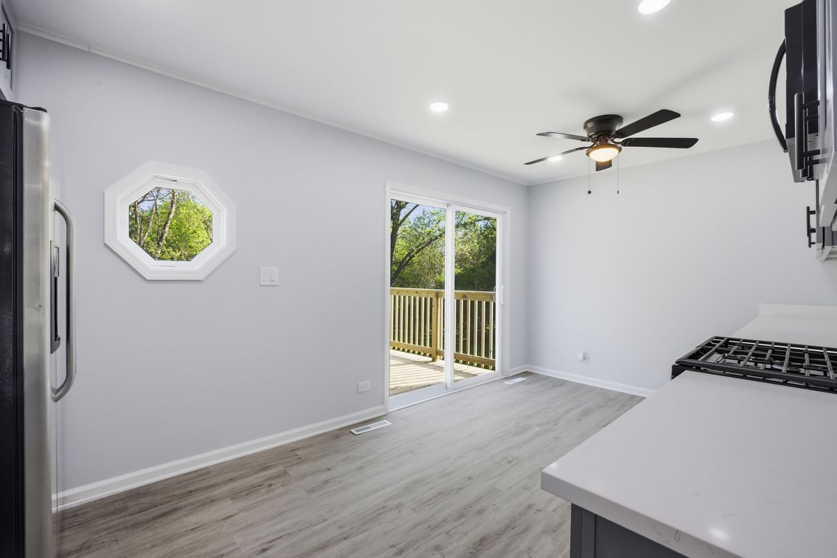 915 Mayfield Drive, Round Lake Beach, IL 60073