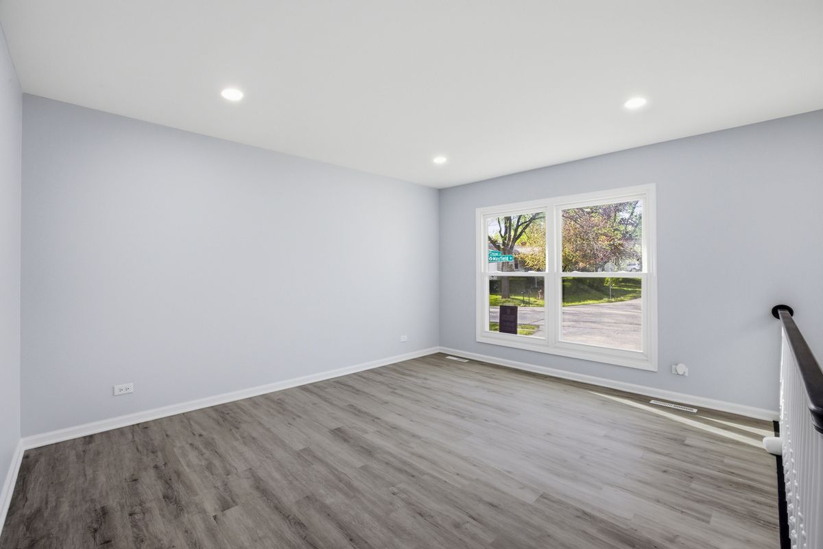 915 Mayfield Drive, Round Lake Beach, IL 60073