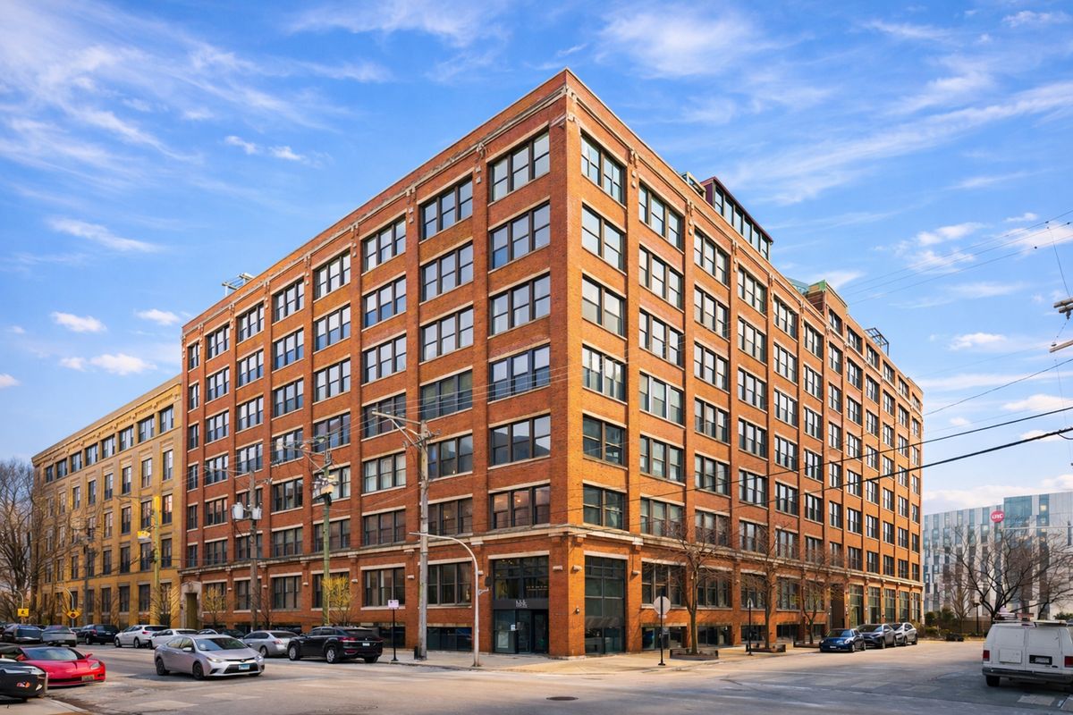 913 Van Buren Street, Chicago, IL 60607