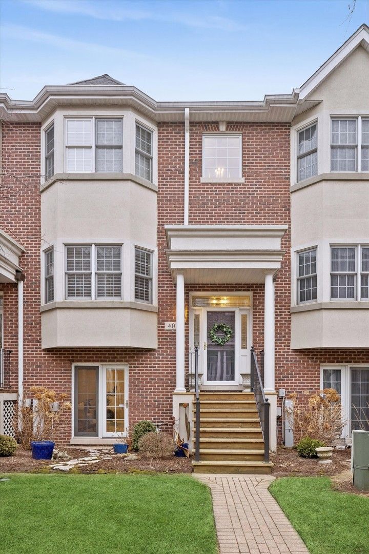 407 Hillgrove Avenue, La Grange, IL 60525