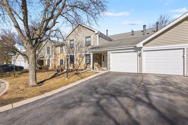 267 Northbury Court #D2 — Schaumburg, IL 60193