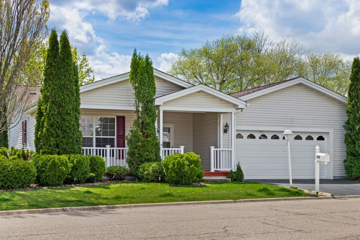 102 Hitching Post Lane, Grayslake, IL 60030