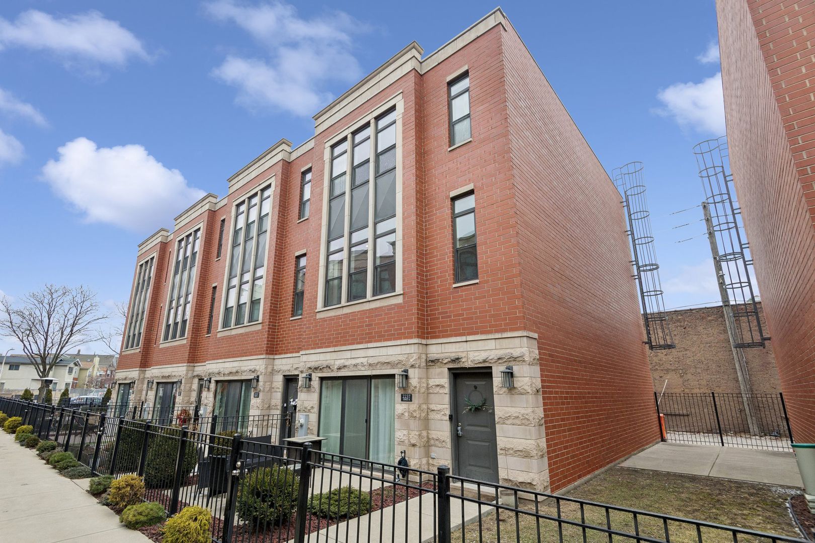 2237 W Coulter Street #4 — Chicago, IL 60608