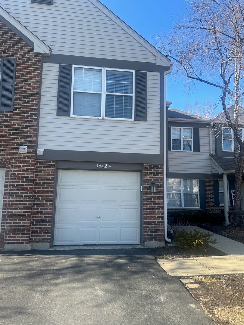 1942 Heron Avenue #B — Schaumburg, IL 60193
