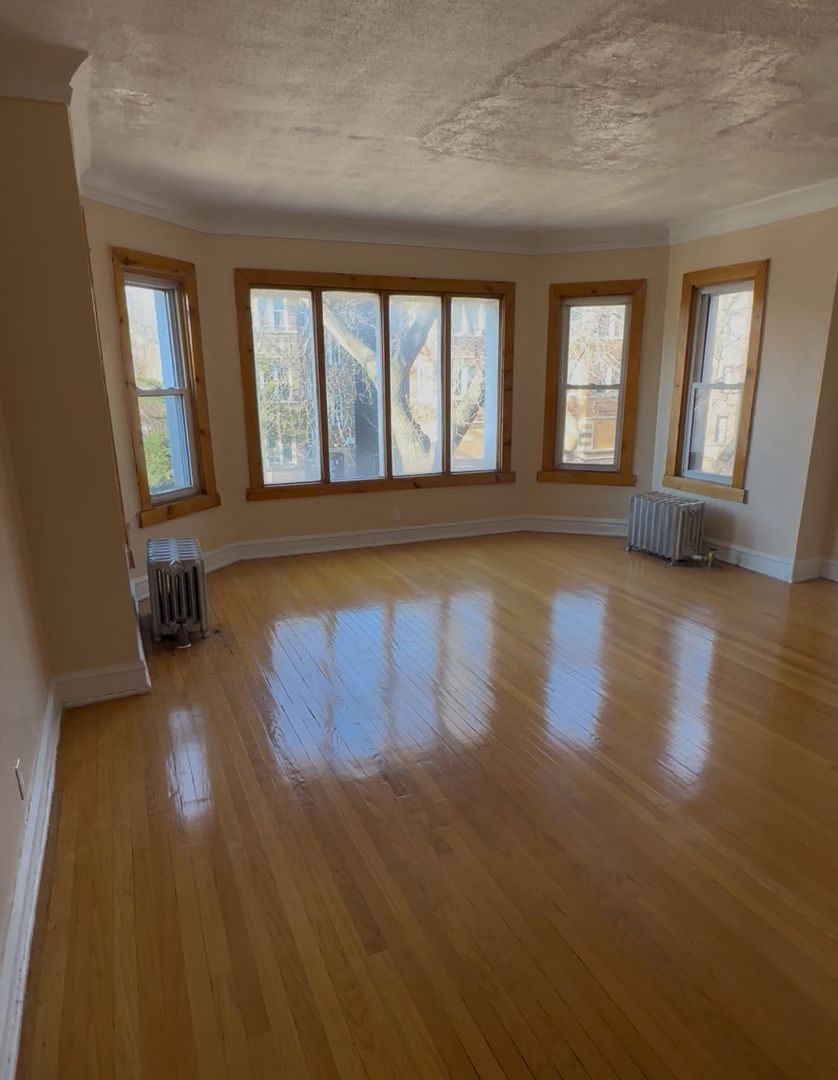 7825 Phillips Avenue — Chicago, IL 60649
