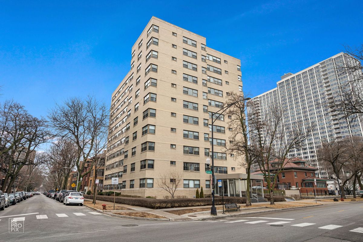 4200 Marine Drive, Chicago, IL 60613